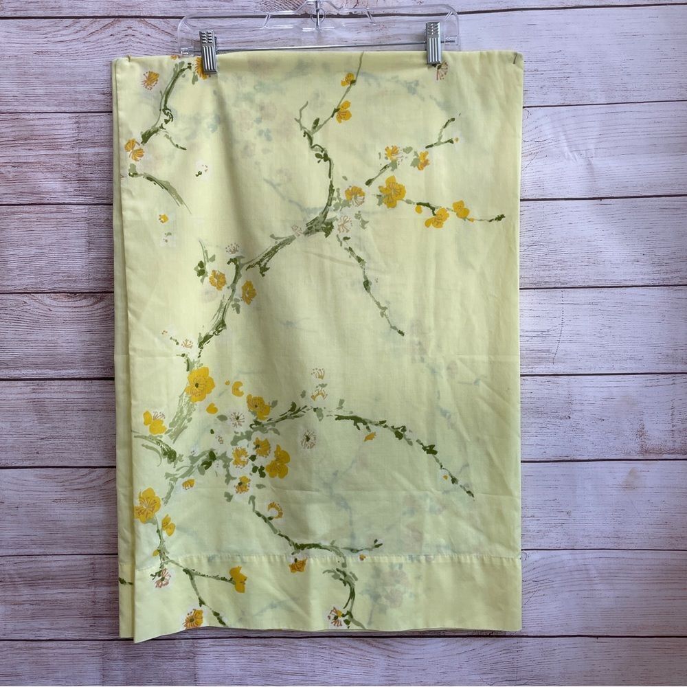 VINTAGE SPRINGMAID YELLOW‎ FLORAL STANDARD SIZE PILLOWCASES